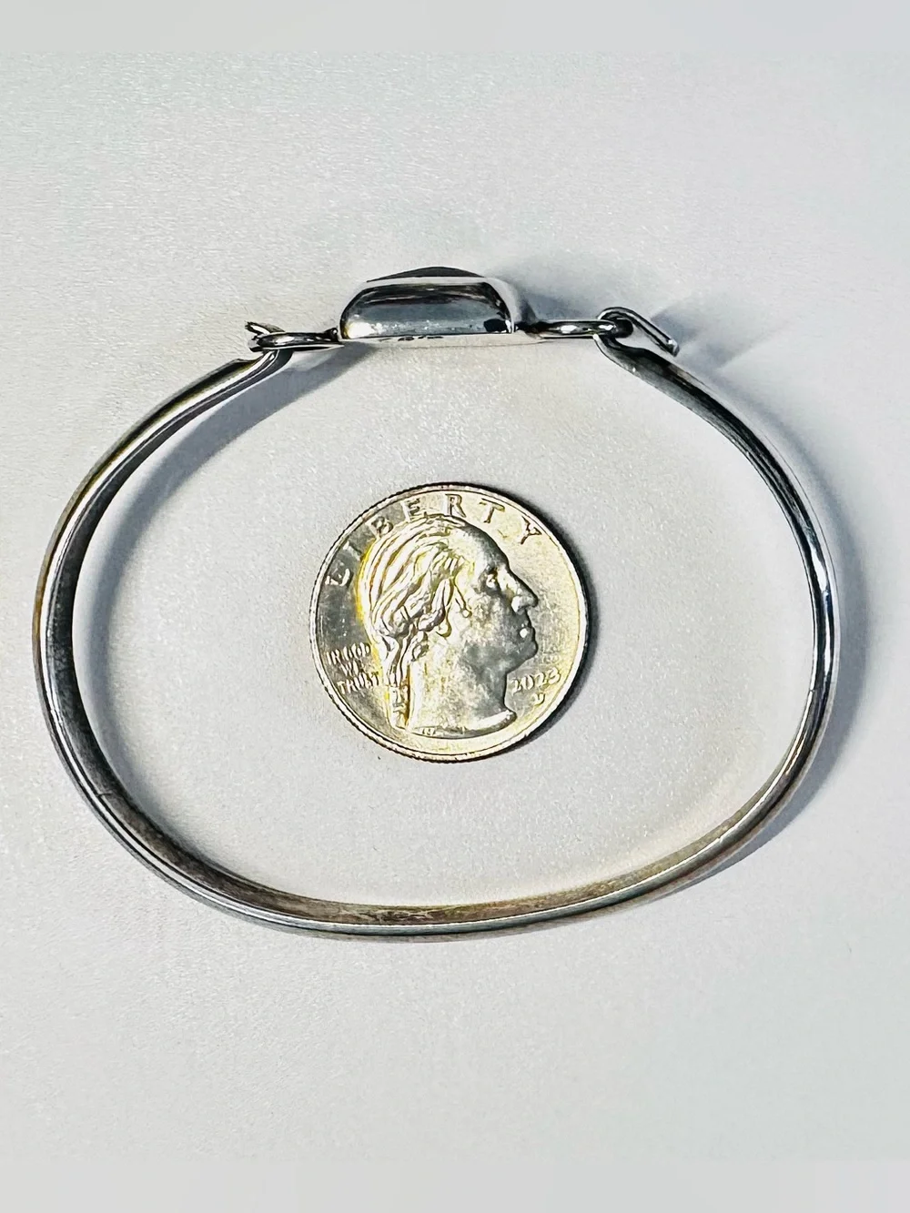 Vintage Taxco Sterling Silver & Black Onyx Hook Bangle (19.7g) - Picture 8 of 9